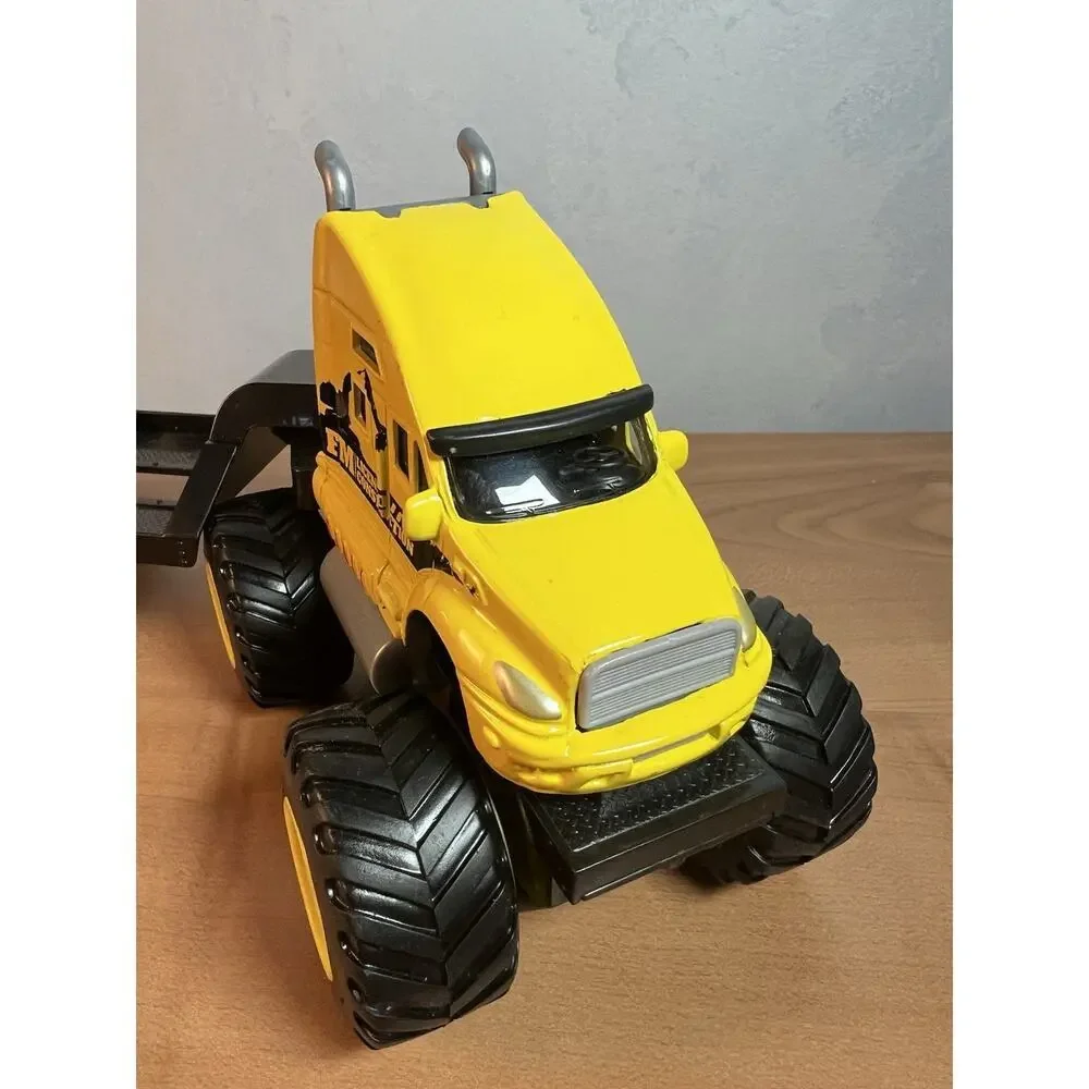 Maisto Fresh Metal Builder Zone Quarry Trailer Construction Diecast 11”